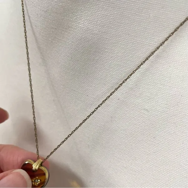Vintage Gold Tone Orange Plastic Heart Pendant With Rhinestone Necklace - Image 4