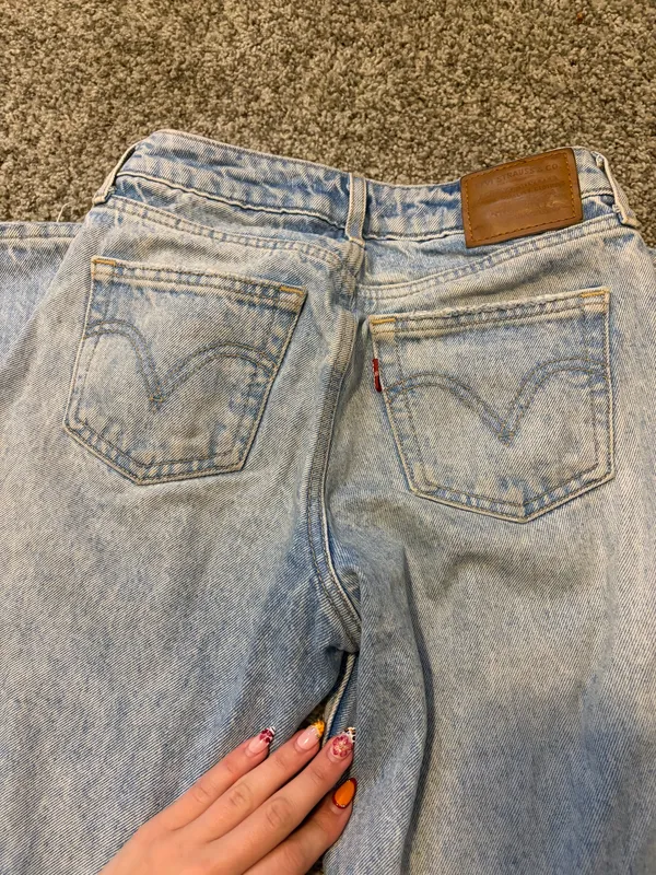 Loose Low Levi’s Jeans - Image 3