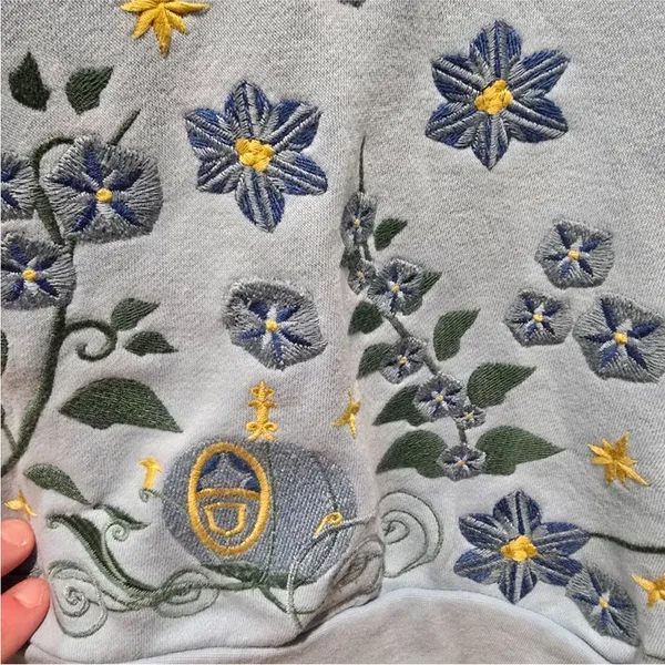 Disney Princess Cinderella Embroidered Crewneck Boxlunch Exclusive Size Large - Image 4