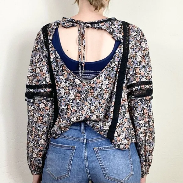 American Eagle Black Floral Lace Trim Long Sleeve Open Tie Back Blouse Size L - Image 2