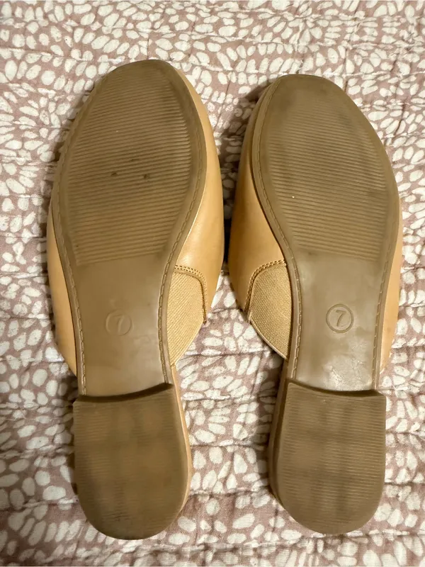 Universal Threads tan slip on loafers size 7 - Image 3