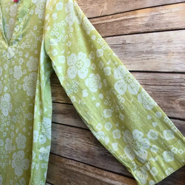 Peter Millar Green Floral V-Neck 3/4 Sleeve Top Size Small - Image 3