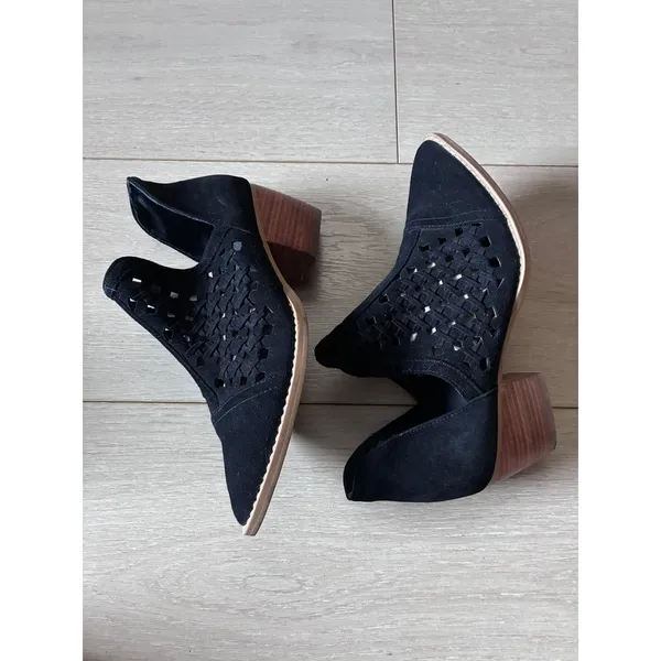 BP Black Woven Laser Cut Ankle Booties Pointed Toe Block Heel Size 5M - Image 4