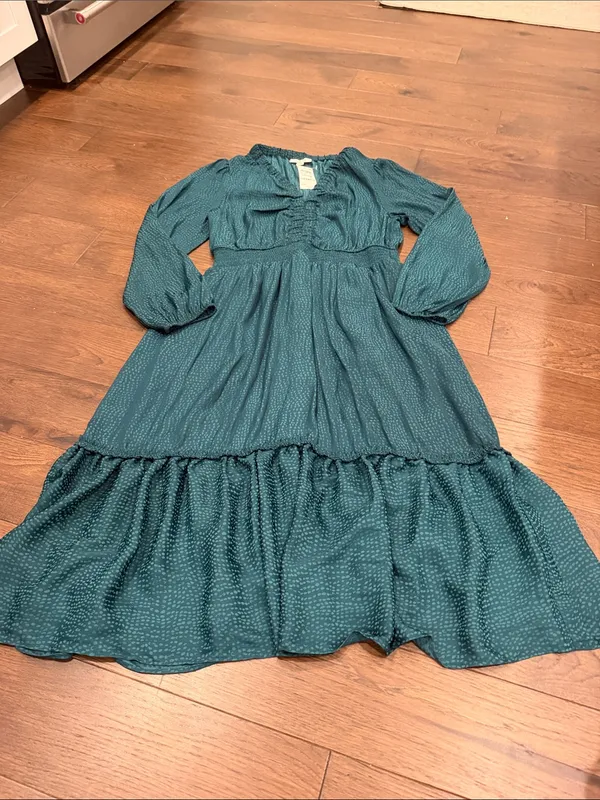 On 34th V-Neck Smocked MIDI Dress in Green - Large NWT - C60-011 - Image 5