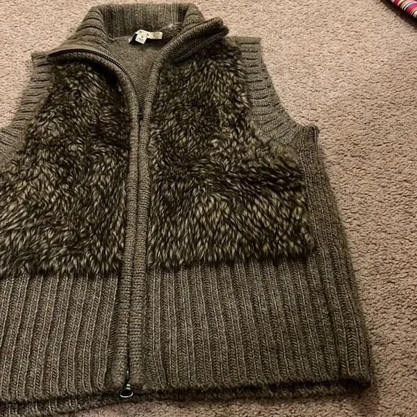 ‎Cabi small fuzzy vest - Image 4