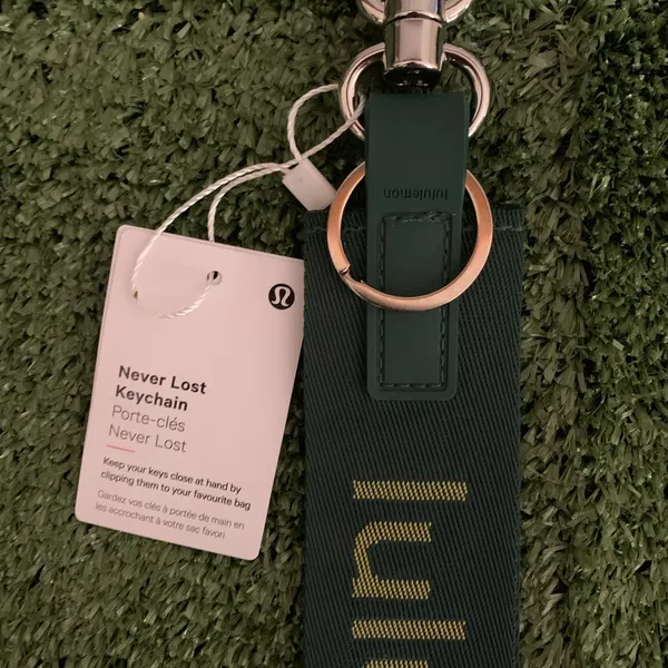 lululemon athletica Forest Green never lost keychain brand new - Image 2