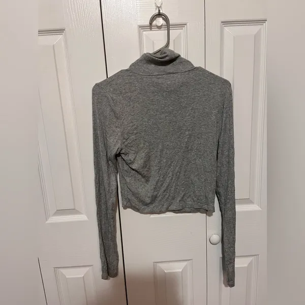 Sunday Best Cropped Ribbed Turtleneck Grey Size Large - Image 4