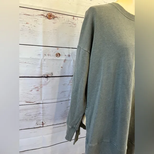 Aerie Woman’s Green Oversized Cotton Cozy Pullover Size Medium - Image 2