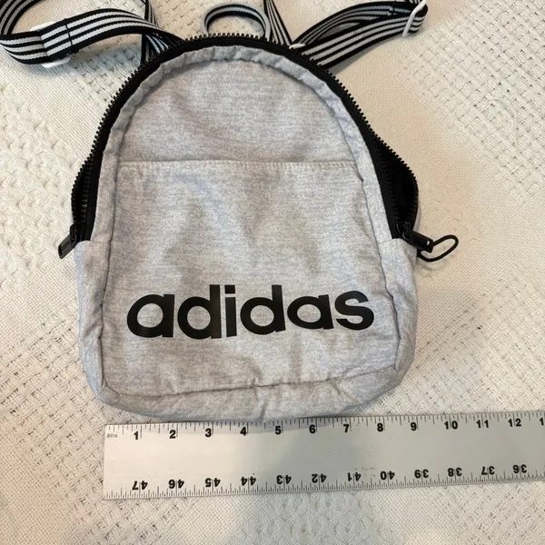 adult unisex small Adidas casual backpack BT 2987 - Image 7