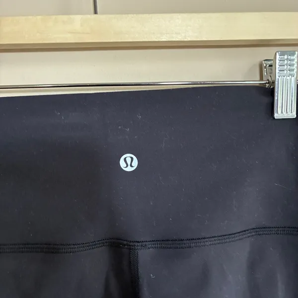 Lululemon black leggings athletic casual 23 inch inseam women's size 6 workout - Image 4