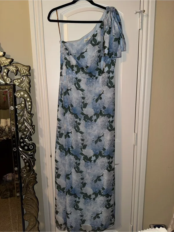 Sachin & Babi Chelsea Gown in Glacial Peonies size 8 - Image 3