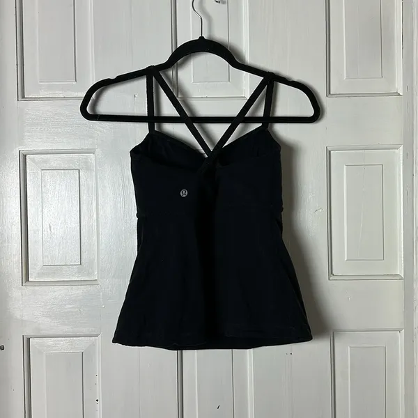 Lululemon Women's Black Tank - Image 6