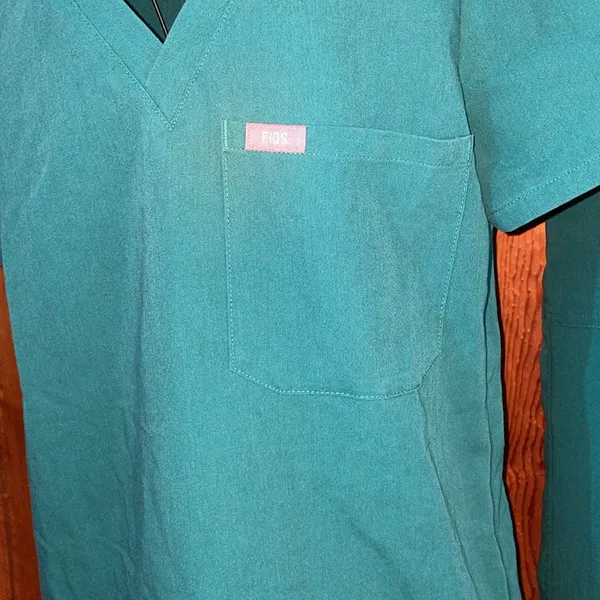 FIGS Hunter green Scrub Set Catarina top and Livingston pants limited edition - Image 5