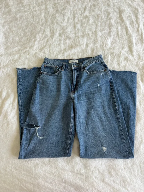 Abercrombie Loose High Rise Jeans - Image 3