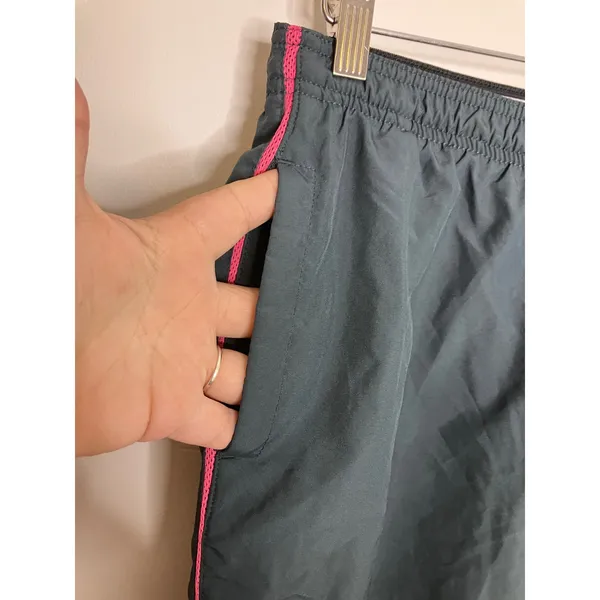 Nike Performance Shorts Women L Gray Excellent Pink Trim Mesh Lined Pockets Y2K - Image 2
