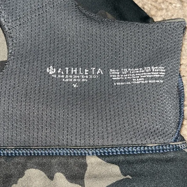 Athleta Run Free Asymmetrical Strappy‎ Sports Bra Deep Leaf Camo Medium - Image 7