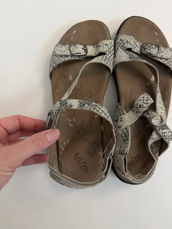 Taos Sandals Beauty Buckles Adjustable Comfort Travel Reptile Print Black Grey - Image 9