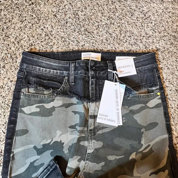Random Acts of Kindness Women Super High Rise Camo Skinny Jean‎ Sz 3 NWT J22457A - Image 2