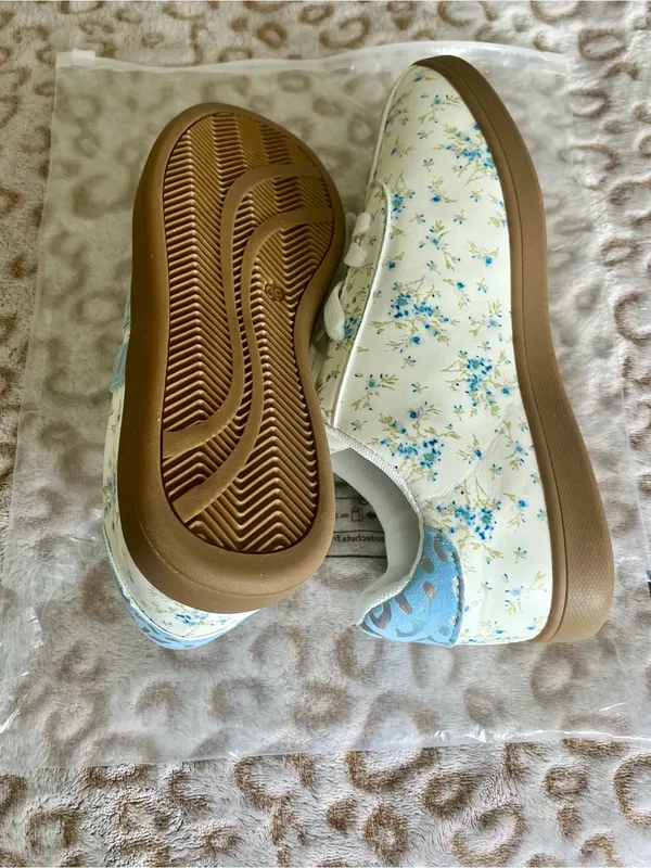 Floral White & Blue Lace-Up Sneakers - Image 4