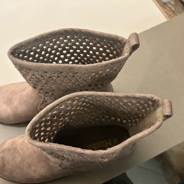Booties Stylish Women's Taupe Ankle Booties 10 MUDD Excellent shape - Image 7