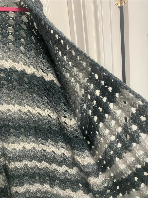 Handcrafted oversized Crochet Cardigan Granny Stitch Wide Sleeve gray ombré - Image 5