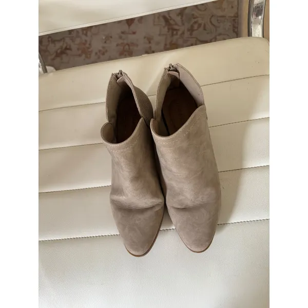 Maurices Bella Chop Out Ankle Boots Taupe Tan Reptile Texture Pointed Toe 7M - Image 2