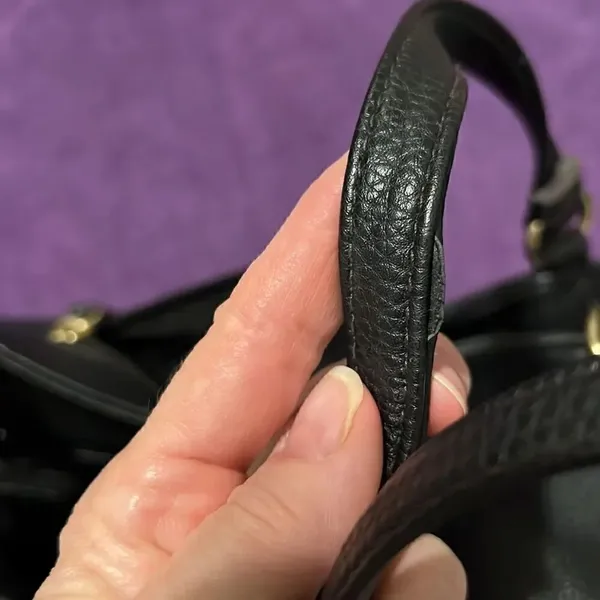Liz Claiborne black handbag with lots of pockets and cute lock accent EUC - Image 16