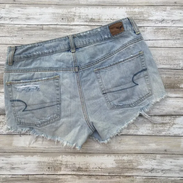 American Eagle Distressed Denim Shorts‎ 6 Blue Daisy Dukes Grunge Indie 2010s - Image 2