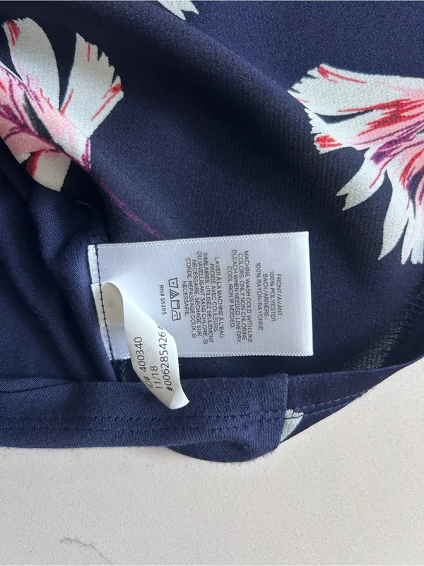 Express Navy Floral Sleeveless Blouse - Image 3