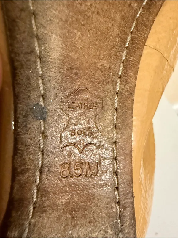 Tory Burch Caroline Ballet Flats Beige Patented Leather Gold/Tan Enamel Logo 8.5 - Image 4