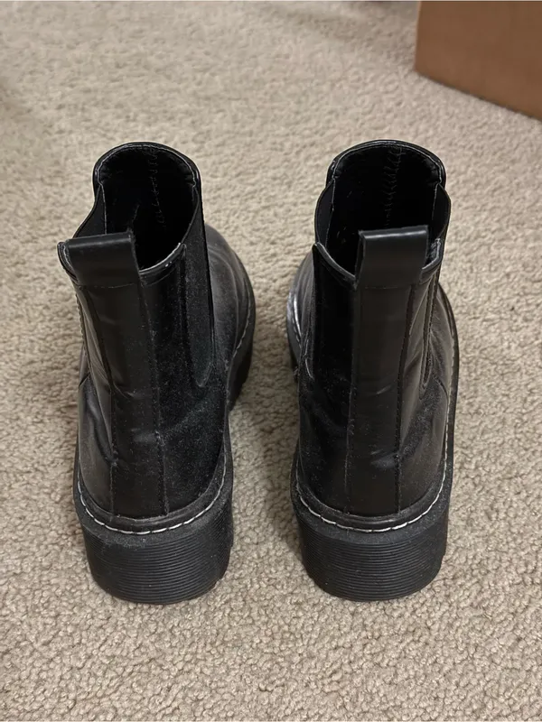 SheIn Women’s Black Chelsea Work Boots Worn and Used - Image 3