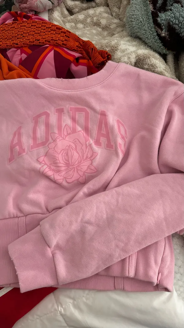 Cropped Adidas Crewneck - Image 4