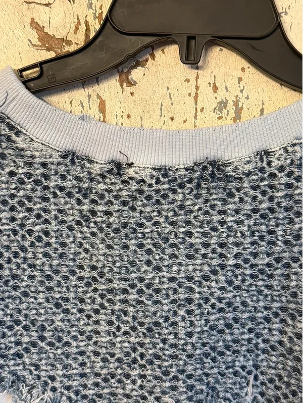 Oli & Hali Mixed Fabric Distressed Crewneck pullover, size small, gray/blue - Image 8