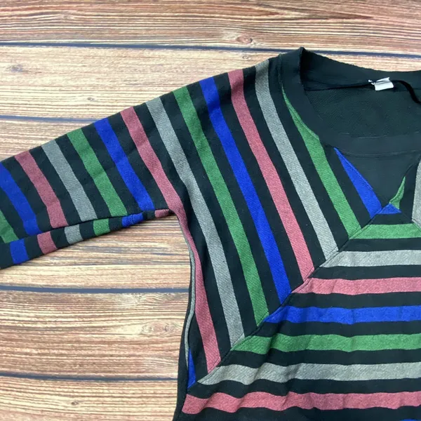 BDG Urban Outfitters Women’s Sweatshirt Sweater Size M 90s Style Distressed edge - Image 3