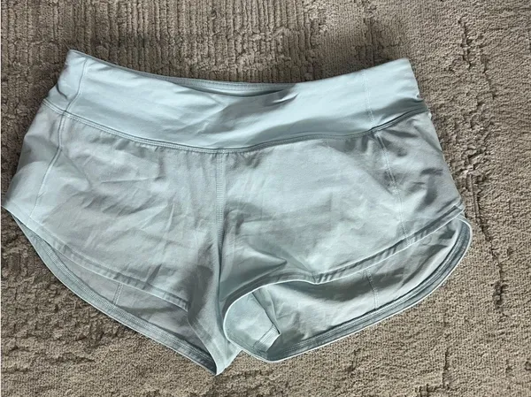 Lululemon Shorts Speed Up 2.5" - Image 2