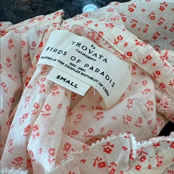 Birds of Paradis by Trovata Floral cotton Peasant Top, small, girly, romantic - Image 2