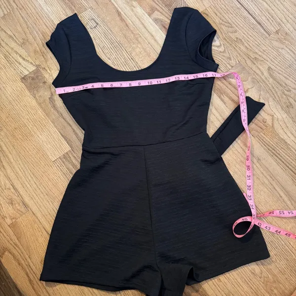 Urban Outfitters Loup Black Textured Open Back‎ Tie Romper Womens Size XS - Image 4