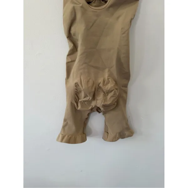 SKIMS clay Sculpting Bodysuit with Adjustable Straps medium - Image 6