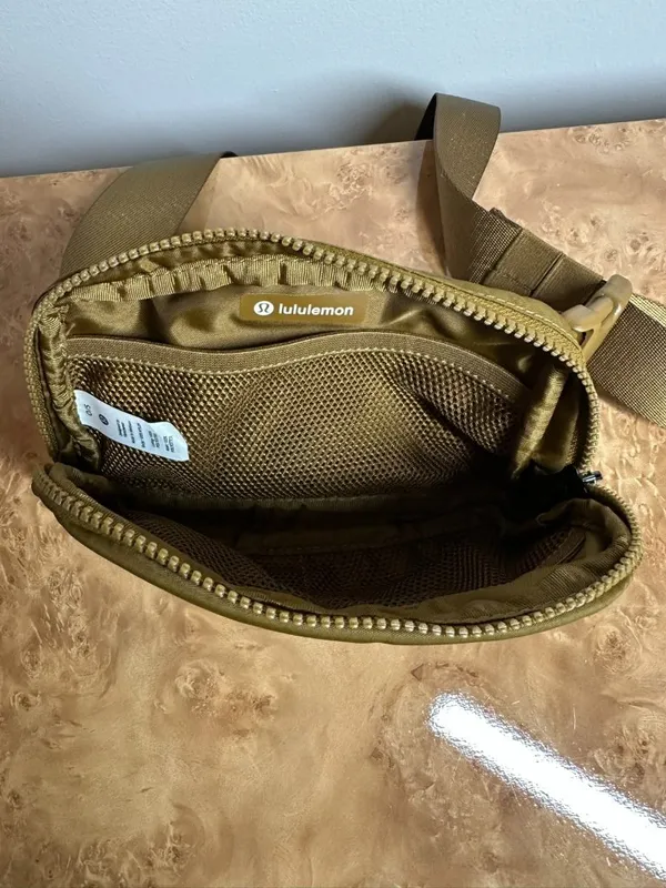 Lululemon Everywhere Belt Bag Olive Green Nylon Crossbody Waist Pack Black Logo - Image 6