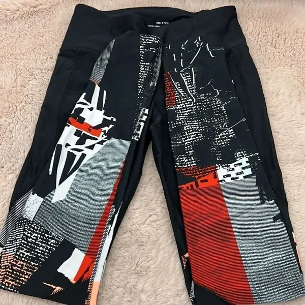 Under Armour size small black abstract print leggings - Image 3