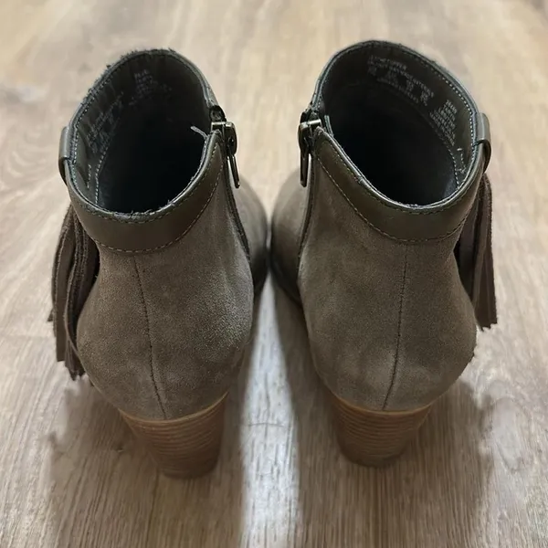 SIMPLY EMMA | Women's Taryn Tan Suede Fringe Ankle Bootie, Size 7‎ - Image 3