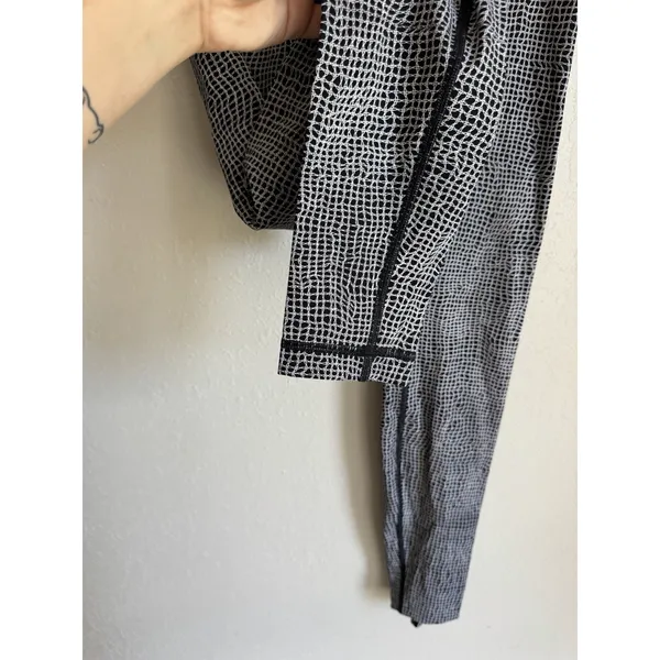 Lululemon Black White Print Legging Womens 6 Athletic Yoga Running Workout - Image 3
