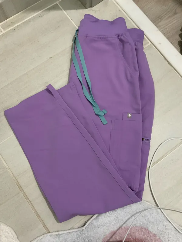 FIGS Scrubs Set - Image 3