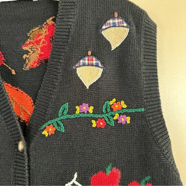 Vintage Karen Scott Black Cardigan Sweater Vest Large Fall Fruit Bear Embroidery - Image 5