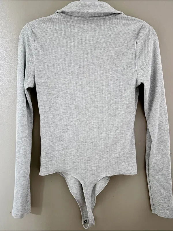 American Eagle Long Sleeve Henley Bodysuit Medium Grey Ribbed - Image 3