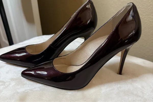 Burgundy 3 1/2 inch pumps - Image 5