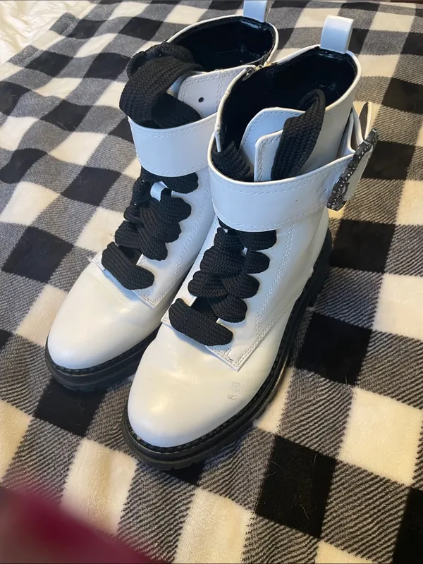 Sam & Libby White Combat Boots with Black Laces and Buckle - Image 4