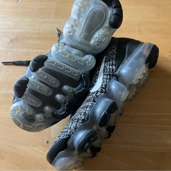 NIKE Vapormax women Sneakers size 6 - Image 5