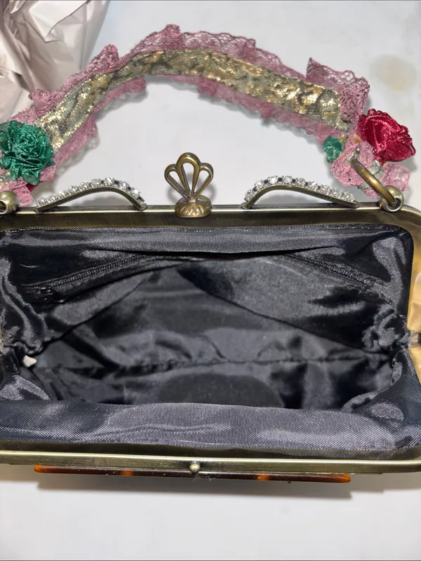 Vintage Victorian Style Floral Tapestry Purse Metal Clasp Frame Muxed Textures - Image 12