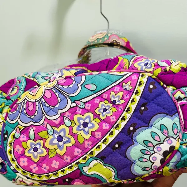 Lovely Vera Bradley Shoulder Bag in Pristine Condition - Image 7